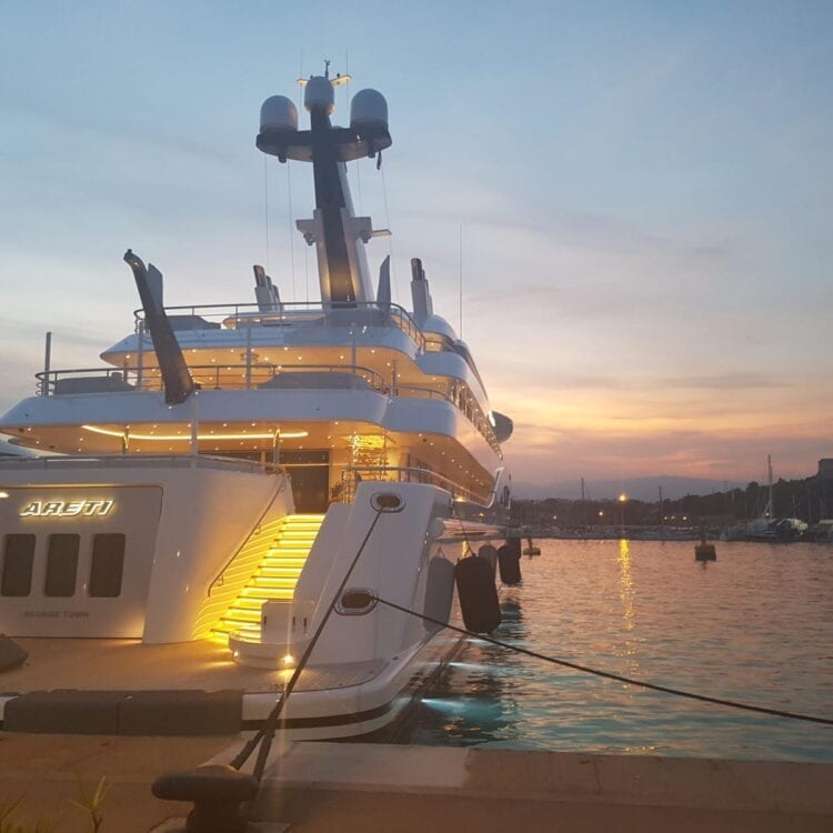 Provisioning for superyachts