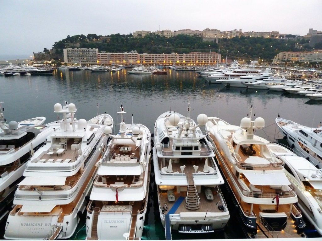 yachts currently in antibes